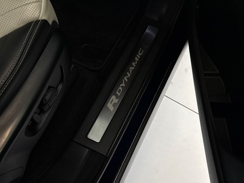 2021 (21) LAND ROVER DISCOVERY 3.0 D250 R-Dynamic S 5dr Auto 5314640