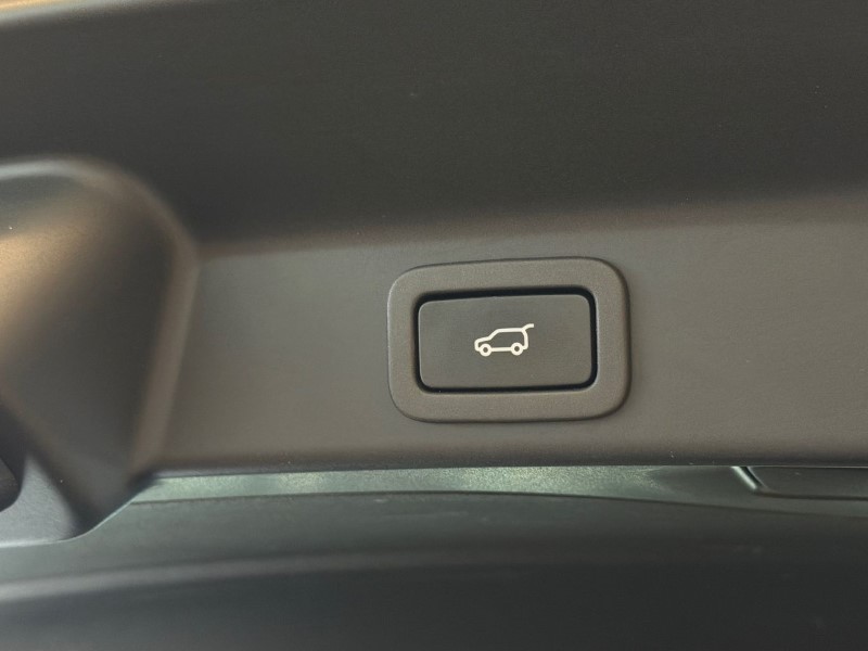 2022 (22) JAGUAR F-PACE 2.0 D200 R-Dynamic Black 5dr Auto AWD 5327355