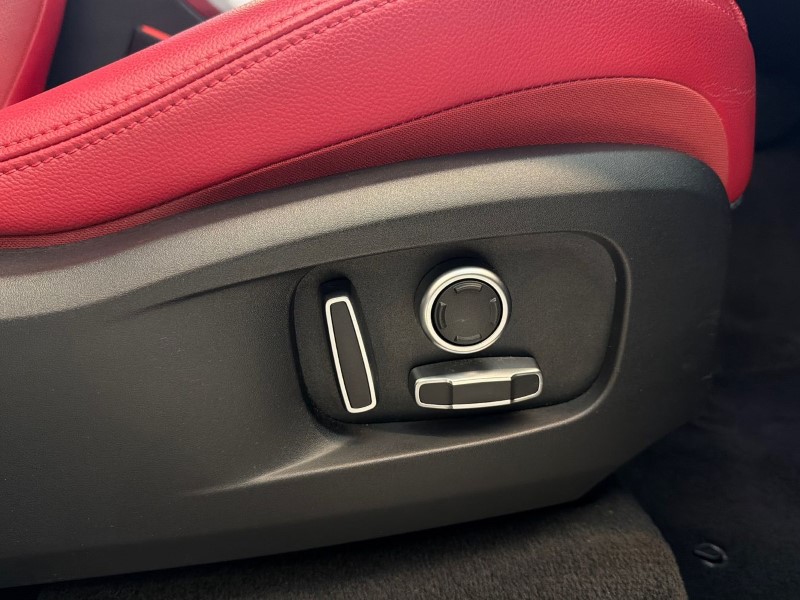 2022 (22) JAGUAR F-PACE 2.0 D200 R-Dynamic Black 5dr Auto AWD 5327340