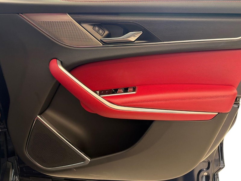 2022 (22) JAGUAR F-PACE 2.0 D200 R-Dynamic Black 5dr Auto AWD 5327338