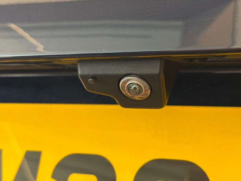 2022 (22) JAGUAR F-PACE 2.0 D200 R-Dynamic Black 5dr Auto AWD 5327356