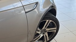 2023 (23) LAND ROVER DISCOVERY 3.0 D300 R-Dynamic HSE 5dr Auto 5315226