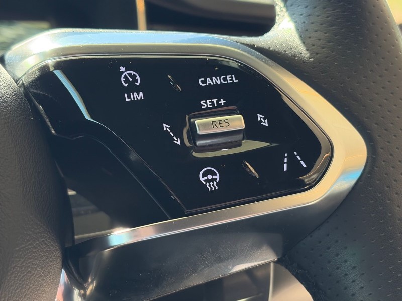 2023 (23) JAGUAR F-PACE 2.0 P400e R-Dynamic SE 5dr Auto AWD 5330339