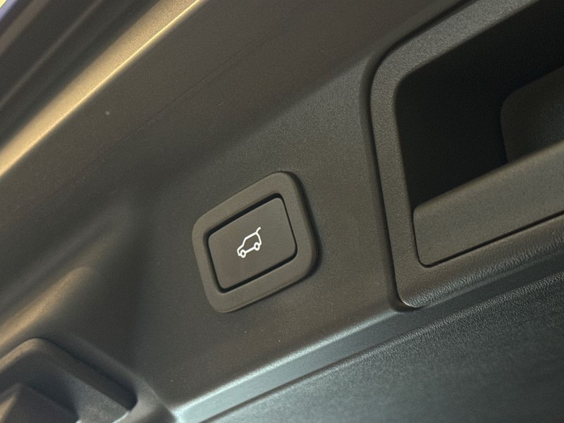 2021 (71) LAND ROVER RANGE ROVER VELAR 3.0 D300 MHEV R-Dynamic HSE 5dr Auto 5343625