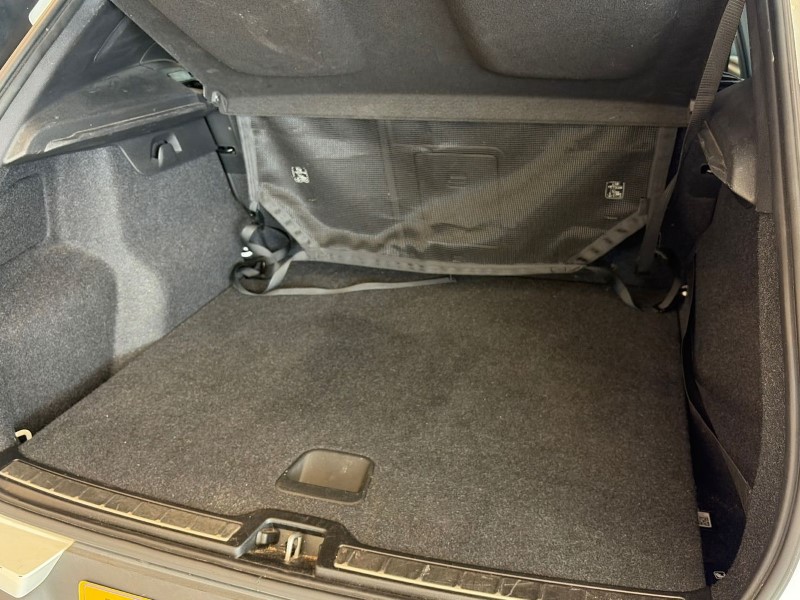 2021 (70) VOLVO XC40 1.5 T5 Recharge PHEV R DESIGN 5dr Auto 5338844