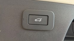 2022 (22) JAGUAR E-PACE 1.5 P300e R-Dynamic HSE 5dr Auto 5380256