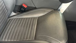 2021 (21) LAND ROVER DISCOVERY 3.0 D250 S 5dr Auto 5372825