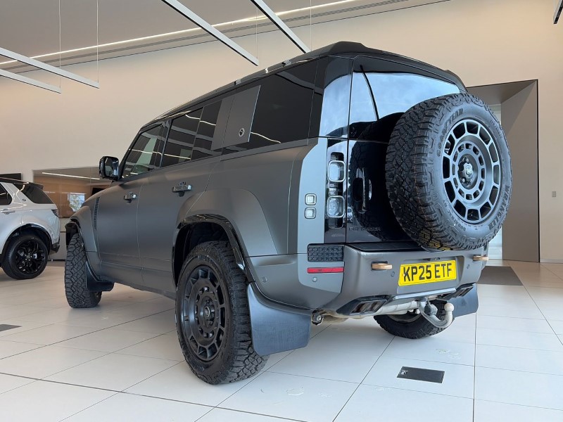 2025 (25) LAND ROVER DEFENDER 4.4 P635 Octa Edition One 110 5dr Auto 5373292
