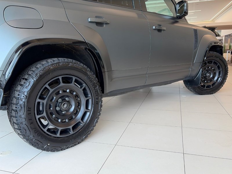 2025 (25) LAND ROVER DEFENDER 4.4 P635 Octa Edition One 110 5dr Auto 5373285