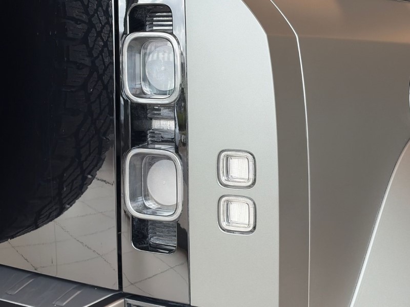 2025 (25) LAND ROVER DEFENDER 4.4 P635 Octa Edition One 110 5dr Auto 5373284