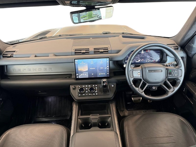 2025 (25) LAND ROVER DEFENDER 4.4 P635 Octa Edition One 110 5dr Auto 5373242