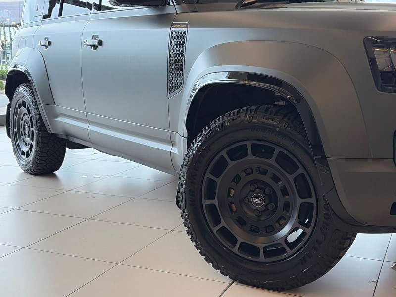 2025 (25) LAND ROVER DEFENDER 4.4 P635 Octa Edition One 110 5dr Auto 5373281