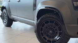 2025 (25) LAND ROVER DEFENDER 4.4 P635 Octa Edition One 110 5dr Auto 5373281