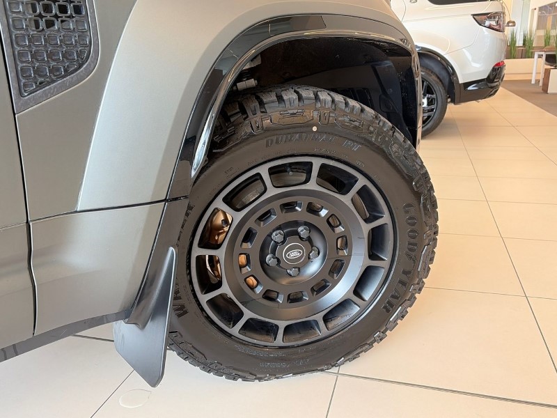 2025 (25) LAND ROVER DEFENDER 4.4 P635 Octa Edition One 110 5dr Auto 5373286