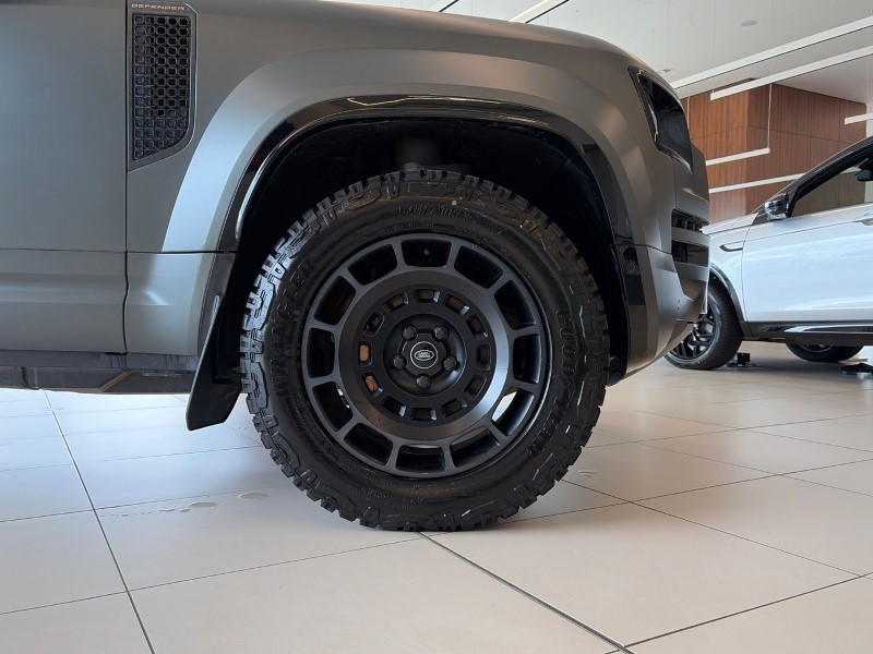 2025 (25) LAND ROVER DEFENDER 4.4 P635 Octa Edition One 110 5dr Auto 5373241