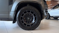 2025 (25) LAND ROVER DEFENDER 4.4 P635 Octa Edition One 110 5dr Auto 5373241