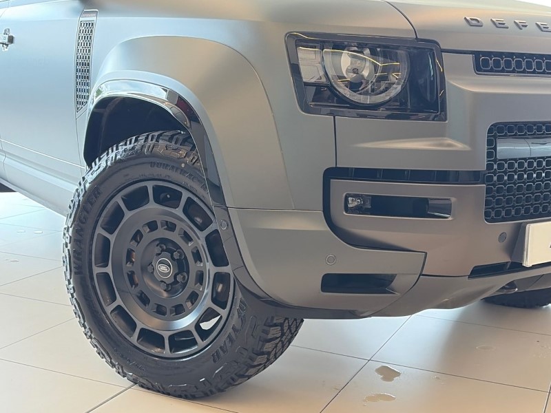 2025 (25) LAND ROVER DEFENDER 4.4 P635 Octa Edition One 110 5dr Auto 5373279