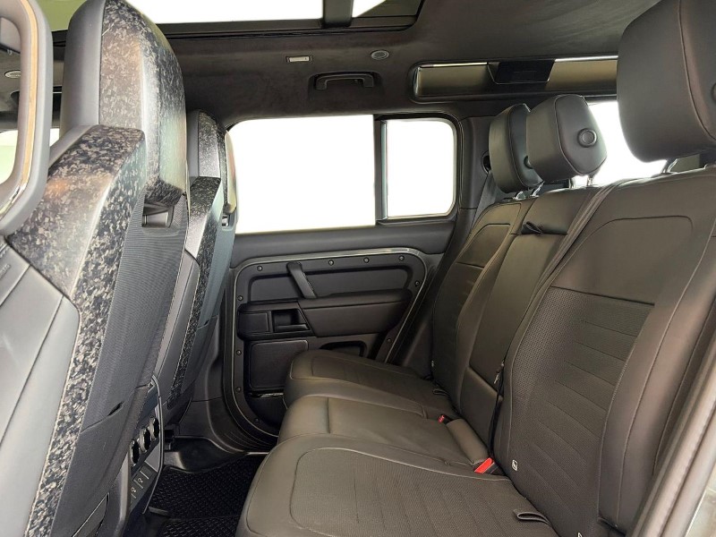 2025 (25) LAND ROVER DEFENDER 4.4 P635 Octa Edition One 110 5dr Auto 5373237