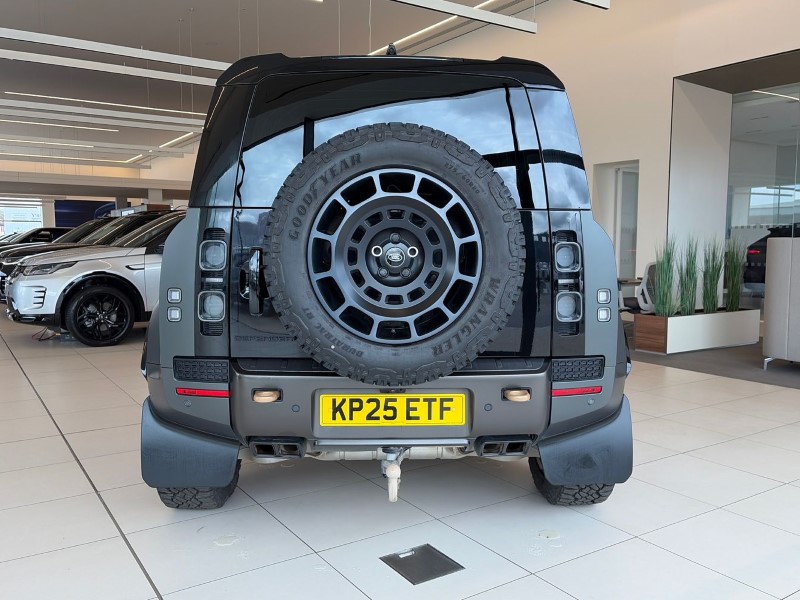 2025 (25) LAND ROVER DEFENDER 4.4 P635 Octa Edition One 110 5dr Auto 5373293
