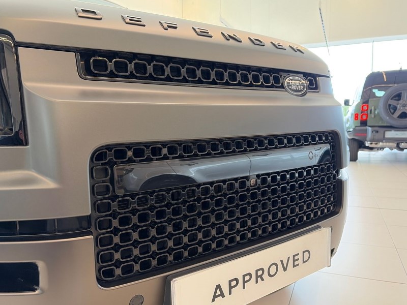 2025 (25) LAND ROVER DEFENDER 4.4 P635 Octa Edition One 110 5dr Auto 5373280