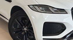 2024 (73) JAGUAR F-PACE 2.0 D200 R-Dynamic HSE Black 5dr Auto AWD 5393209