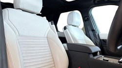 2023 (23) LAND ROVER DISCOVERY 3.0 D300 S 5dr Auto 5377229