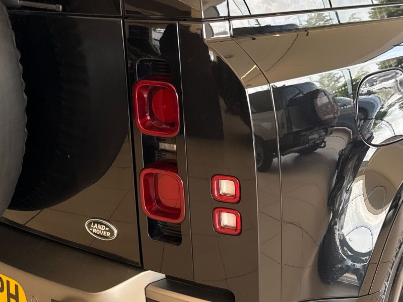 2021 (21) LAND ROVER DEFENDER 3.0 D250 X-Dynamic SE 110 5dr Auto 5448569