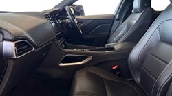 2018 (68) JAGUAR F-PACE 3.0d V6 S 5dr Auto AWD 5415657
