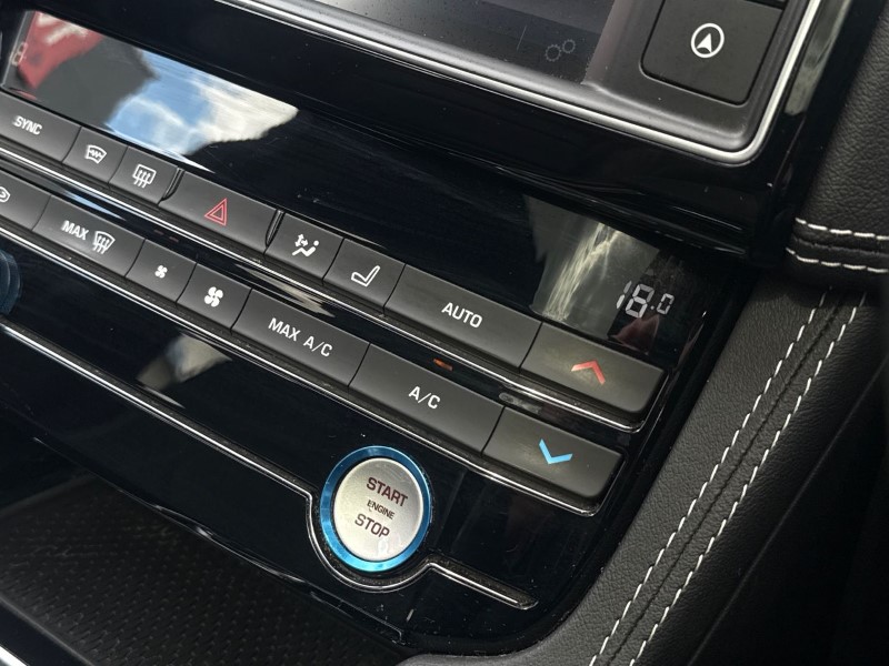 2018 (68) JAGUAR F-PACE 3.0d V6 S 5dr Auto AWD 5415686