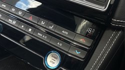 2018 (68) JAGUAR F-PACE 3.0d V6 S 5dr Auto AWD 5415686
