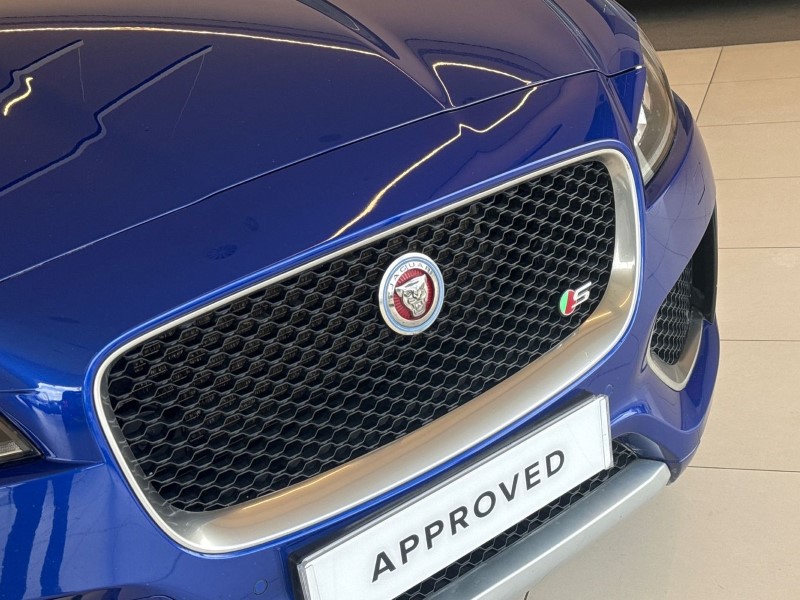 2018 (68) JAGUAR F-PACE 3.0d V6 S 5dr Auto AWD 5415695