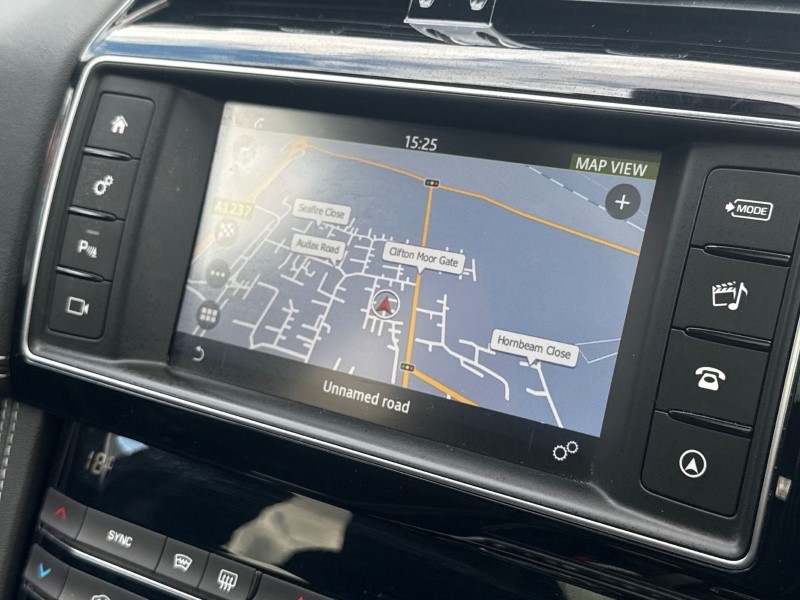 2018 (68) JAGUAR F-PACE 3.0d V6 S 5dr Auto AWD 5415665