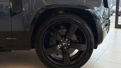 2023 (23) LAND ROVER DEFENDER 3.0 D300 X-Dynamic HSE 110 5dr Auto 5418899