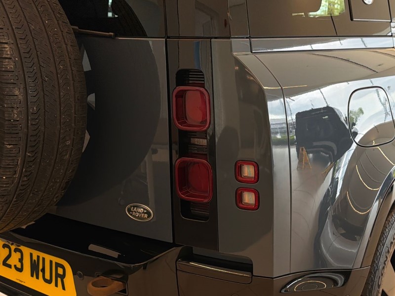 2023 (23) LAND ROVER DEFENDER 3.0 D300 X-Dynamic HSE 110 5dr Auto 5418937