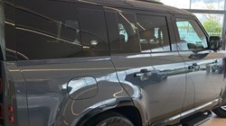 2023 (23) LAND ROVER DEFENDER 3.0 D300 X-Dynamic HSE 110 5dr Auto 5418941