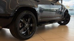2023 (23) LAND ROVER DEFENDER 3.0 D300 X-Dynamic HSE 110 5dr Auto 5418938