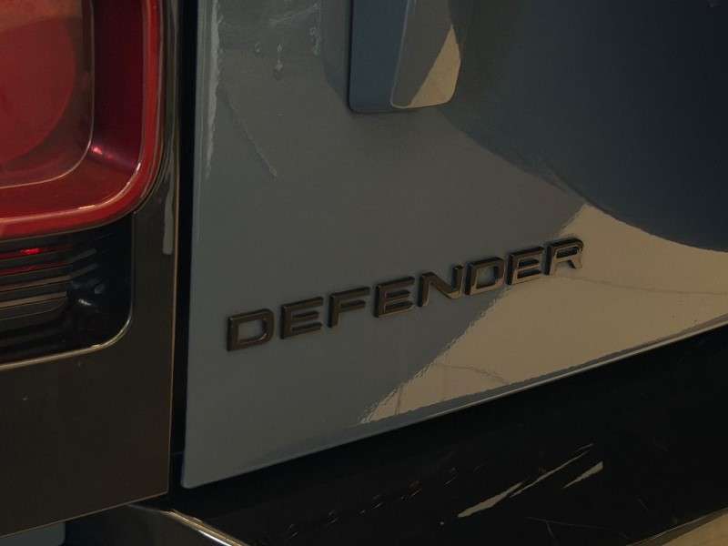 2023 (23) LAND ROVER DEFENDER 3.0 D300 X-Dynamic HSE 110 5dr Auto 5418936