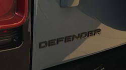 2023 (23) LAND ROVER DEFENDER 3.0 D300 X-Dynamic HSE 110 5dr Auto 5418936
