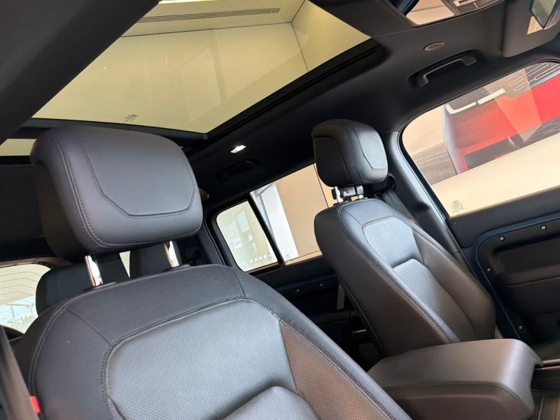 2023 (23) LAND ROVER DEFENDER 3.0 D300 X-Dynamic HSE 110 5dr Auto 5418912