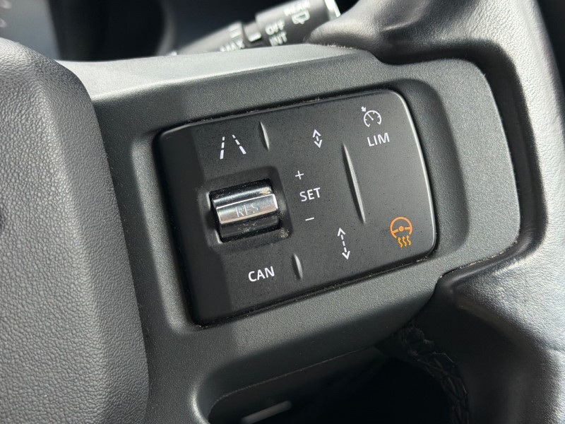2023 (23) LAND ROVER DEFENDER 3.0 D300 X-Dynamic HSE 110 5dr Auto 5418919