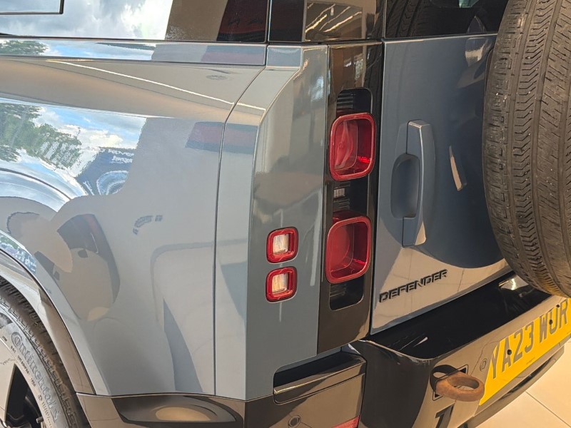 2023 (23) LAND ROVER DEFENDER 3.0 D300 X-Dynamic HSE 110 5dr Auto 5418910