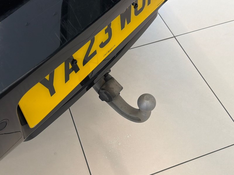 2023 (23) LAND ROVER DEFENDER 3.0 D300 X-Dynamic HSE 110 5dr Auto 5418913
