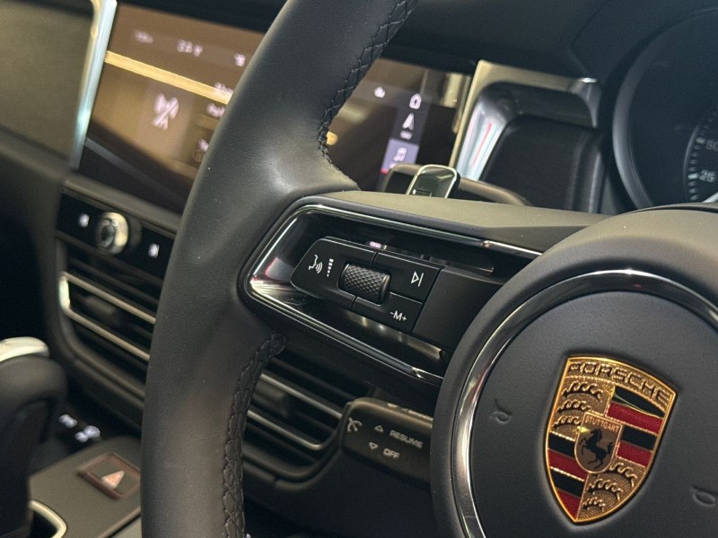 2025 (75) PORSCHE MACAN GTS 5dr PDK 5463929