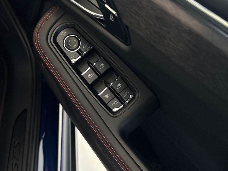 2025 (75) PORSCHE MACAN GTS 5dr PDK 5463924
