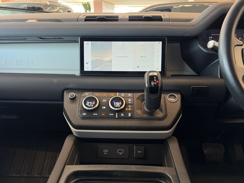 2022 (71) LAND ROVER DEFENDER 3.0 D250 S 110 5dr Auto 5401652