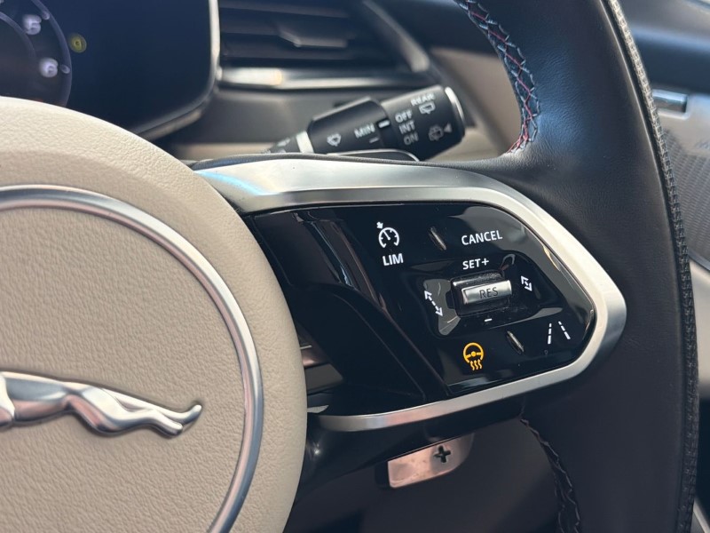 2023 (23) JAGUAR F-PACE 5.0 V8 550 SVR 5dr Auto AWD [Panoramic roof] 5439827