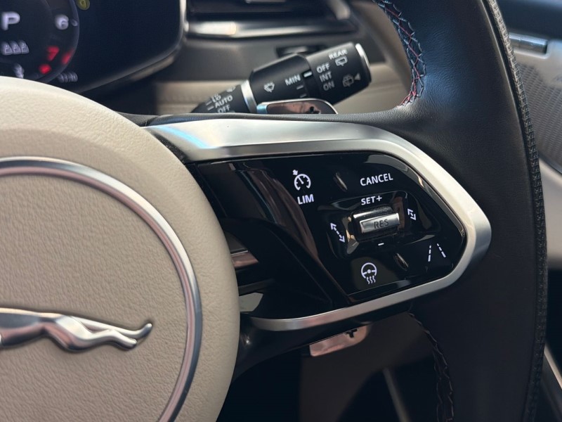 2023 (23) JAGUAR F-PACE 5.0 V8 550 SVR 5dr Auto AWD [Panoramic roof] 5439829
