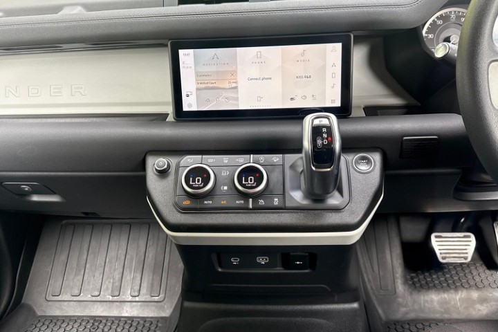 2022 (22) LAND ROVER COMMERCIAL DEFENDER 3.0 D250 Hard Top Auto 5607668
