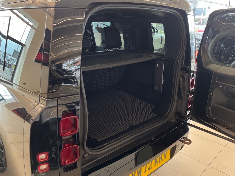 2022 (72) LAND ROVER DEFENDER 3.0 D250 X-Dynamic S 110 5dr Auto 5457352