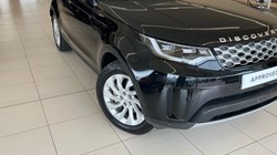 2023 (23) LAND ROVER DISCOVERY 3.0 D300 S 5dr Auto 5455304